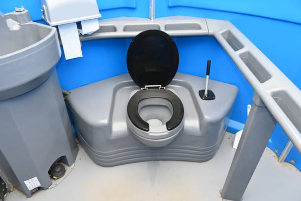 Best Porta potty delivery and setup  in Hubbard, OH